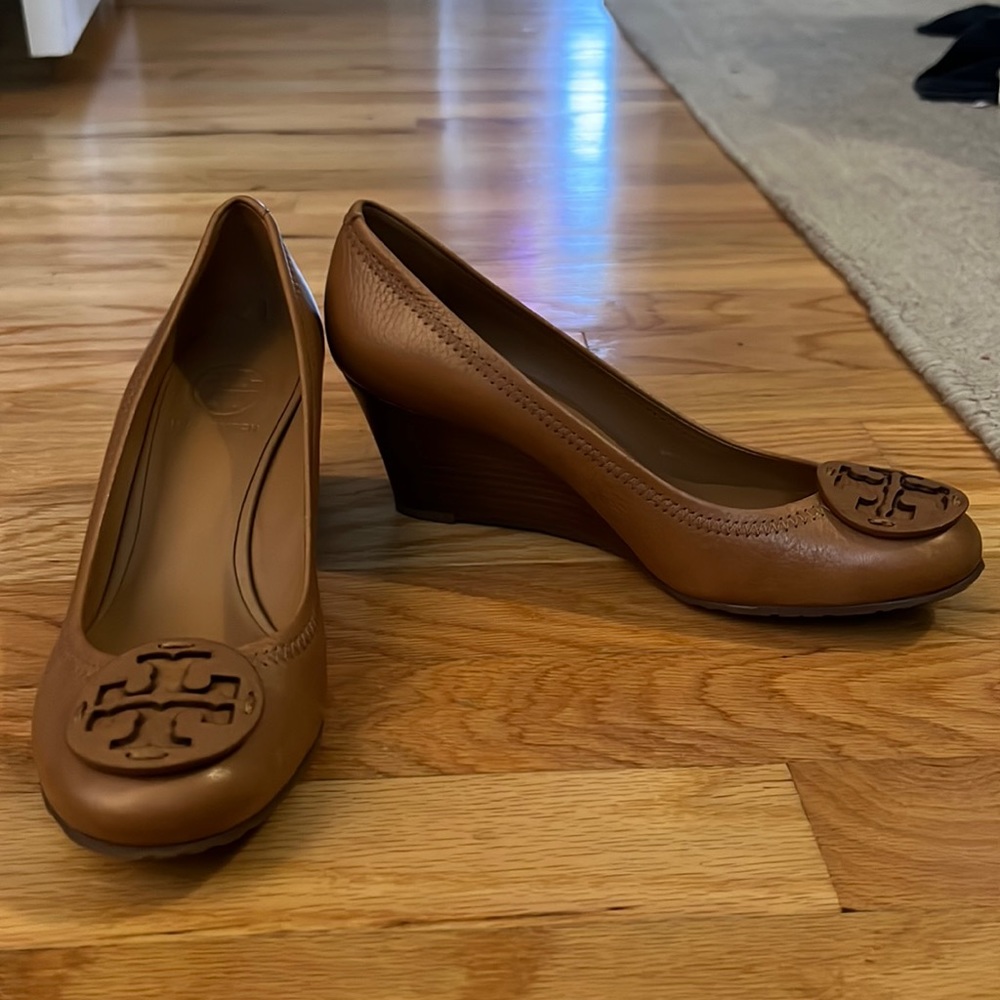 New Tory Burch Sally Wedge - Royal Tan
